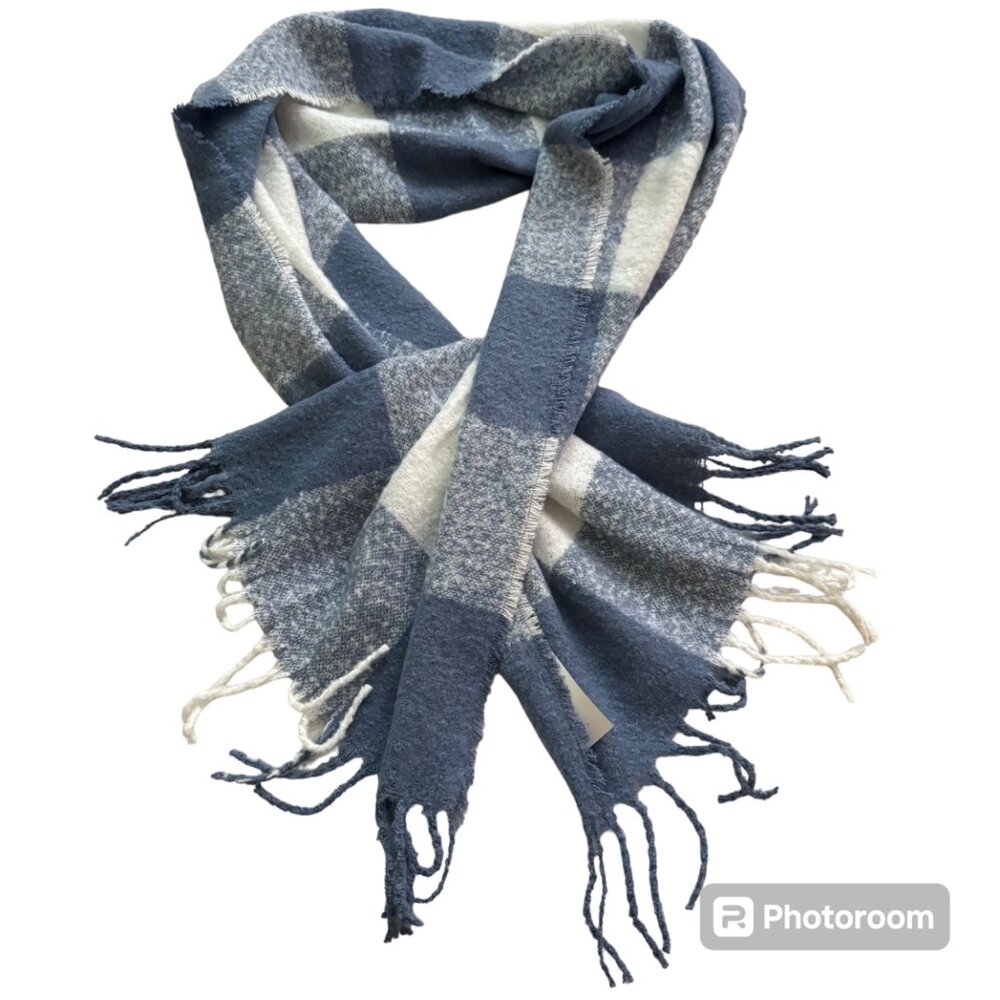 urban outfitters Fuzzy Plaid Scarf With Fringe Edges Blue & White‎ Check Pattern